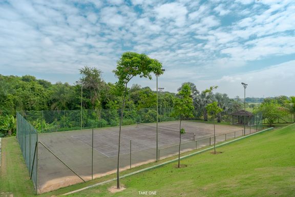 Quadra de tênis da mansão à venda no Lagos de Shanadú, em Indaiatuba-SP