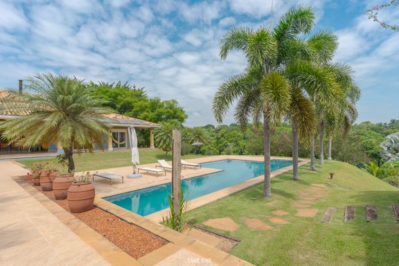 Piscina da mansão à venda no Lagos de Shanadú, em Indaiatuba-SP