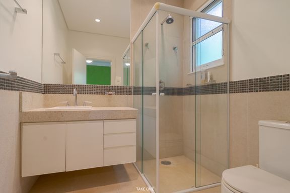 Suíte da mansão à venda no Lagos de Shanadú, em Indaiatuba-SP