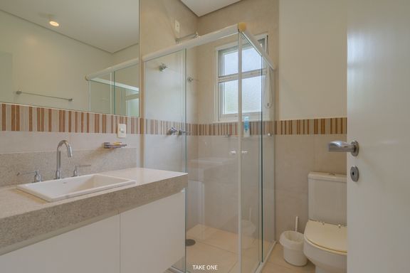 Suíte da mansão à venda no Lagos de Shanadú, em Indaiatuba-SP