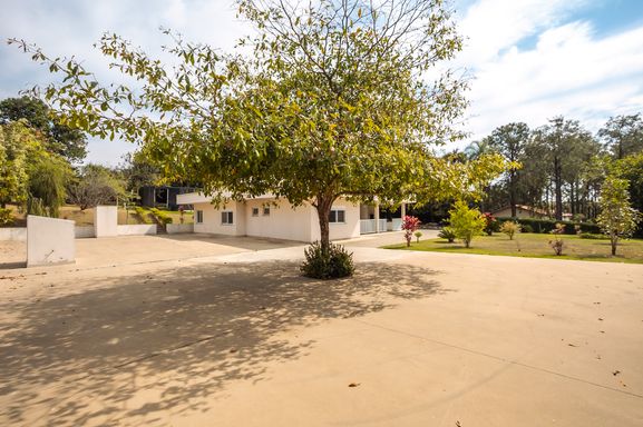 Área externa da mansão à venda no Condomínio Lagos de Shanadú, em Indaiatuba-SP