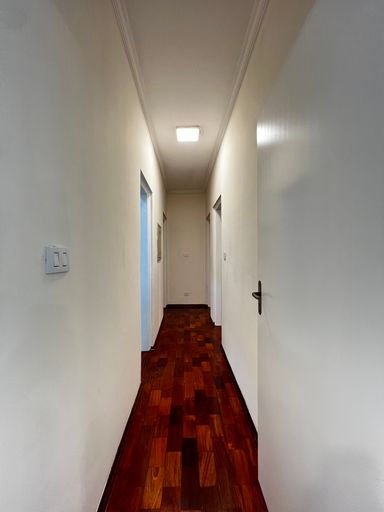 Corredor interno piso superior da casa para locação no Condomínio Milioni, em Salto/SP