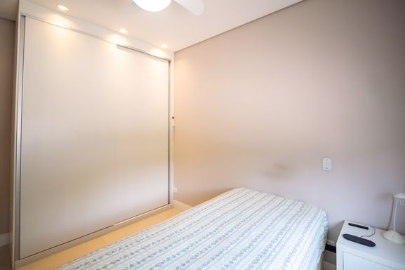 Suíte da mansão à venda no Condomínio Lagos de Shanadú, em Indaiatuba-SP