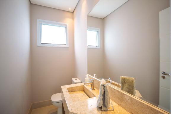 Suíte da mansão à venda no Condomínio Lagos de Shanadú, em Indaiatuba-SP