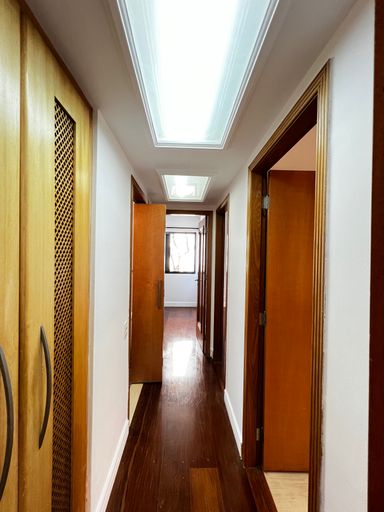 Corredor interno Apartamento à Venda no Edifício Solar das Palmeiras, na Vila Mariana, em São Paulo