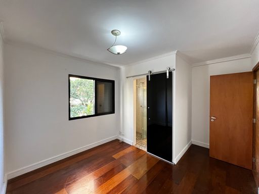 Suíte Apartamento à Venda no Edifício Solar das Palmeiras, na Vila Mariana, em São Paulo