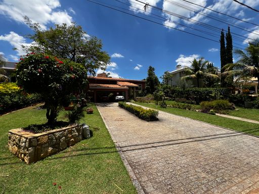 Fachada da casa à venda no condomínio Monte Belo, em Salto-SP