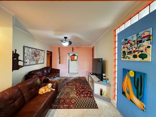 Sala de TV da casa à venda no condomínio Monte Belo, em Salto-SP