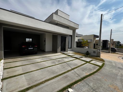 Fachada da casa à venda no Condomínio Parque Imperial, em Salto/SP
