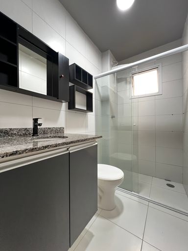 Banheiro suíte do apartamento de 2 dormitórios para locação no Moutonnée Residence, em Salto/SP