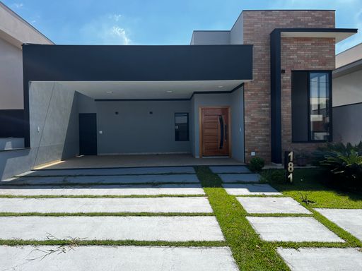 Fachada da casa à venda no Condomínio Lagos D'Icaraí, em Salto-SP