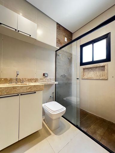 Banheiro da suíte 1 da casa à venda no Condomínio Lagos D'Icaraí, em Salto-SP