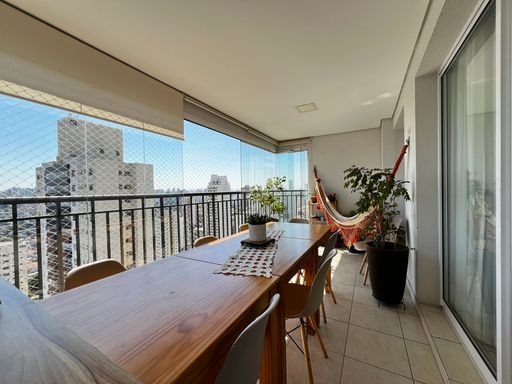 Varanda do apartamento à venda na Vila Gumercindo, em São Paulo