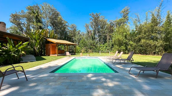 Piscina da casa à venda no Condomínio Colinas do Mosteiro de Itaici, em Indaiatuba
