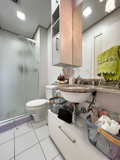 Lavabo do apartamento à venda na Vila Gumercindo, em São Paulo