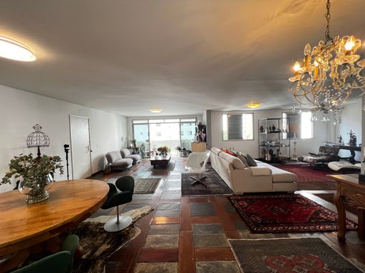 Sala do Apartamento à Venda no Edifício Renata, no Jardim Paulista, em São Paulo/SP