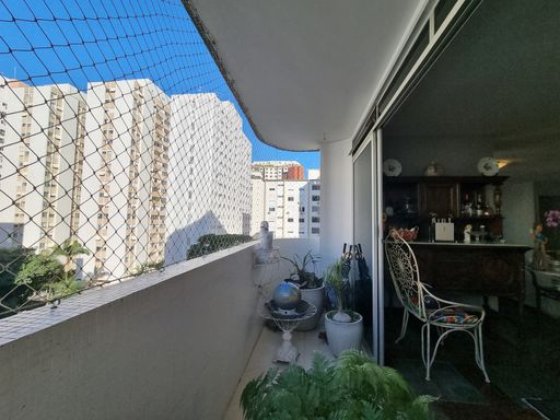 Sacada do Apartamento à Venda no Edifício Renata, no Jardim Paulista, em São Paulo/SP