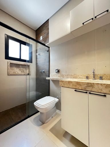 Banheiro da suíte 2 da casa à venda no Condomínio Lagos D'Icaraí, em Salto-SP