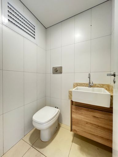 Banheiro da suíte do apartamento à venda no Edifício Varandas da Matriz