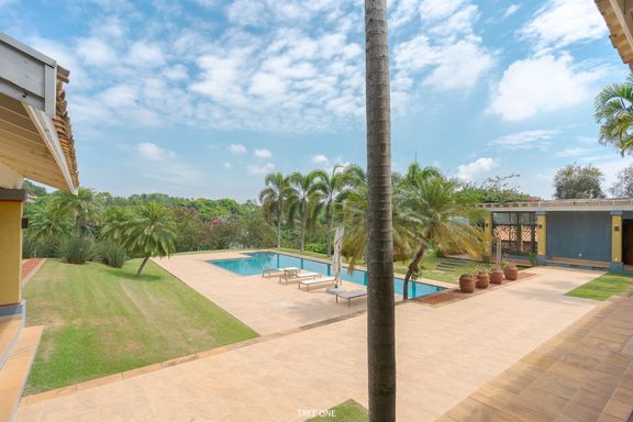 Piscina da mansão à venda no Lagos de Shanadú, em Indaiatuba-SP