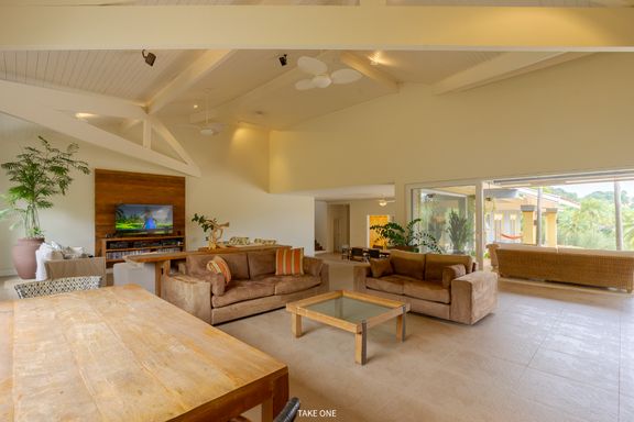 Sala da mansão à venda no Lagos de Shanadú, em Indaiatuba-SP