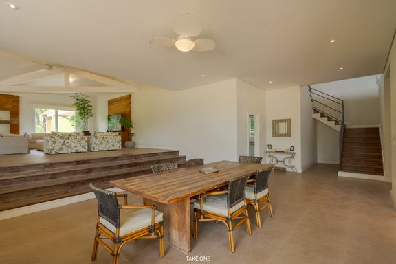 Sala da mansão à venda no Lagos de Shanadú, em Indaiatuba-SP