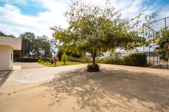 Área externa da mansão à venda no Condomínio Lagos de Shanadú, em Indaiatuba-SP