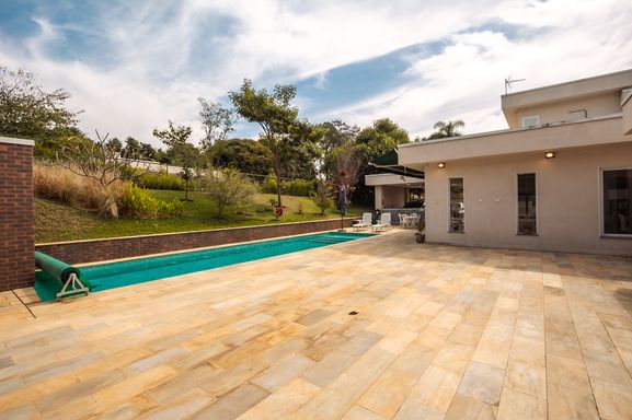 Piscina da mansão à venda no Condomínio Lagos de Shanadú, em Indaiatuba-SP