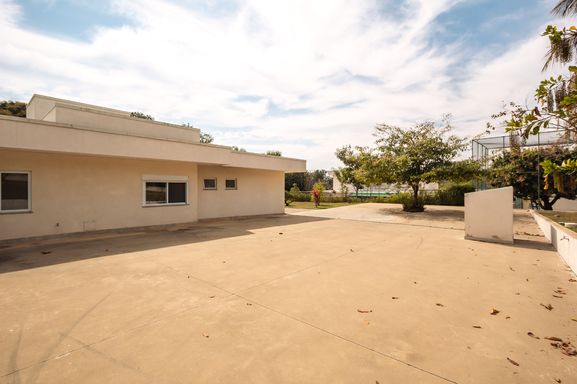 Área externa da mansão à venda no Condomínio Lagos de Shanadú, em Indaiatuba-SP