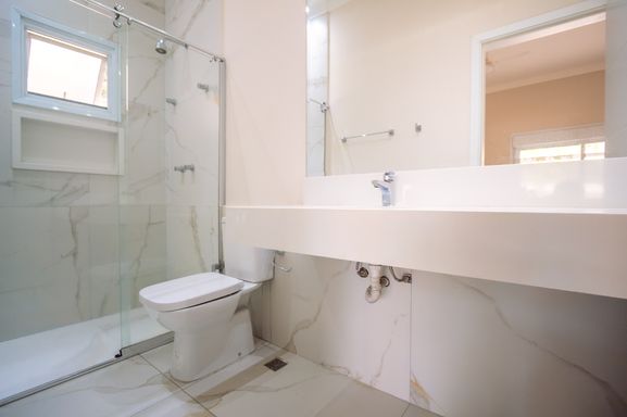 Suíte da mansão à venda no Condomínio Lagos de Shanadú, em Indaiatuba-SP