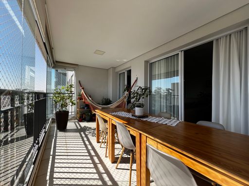 Varanda do apartamento à venda na Vila Gumercindo, em São Paulo
