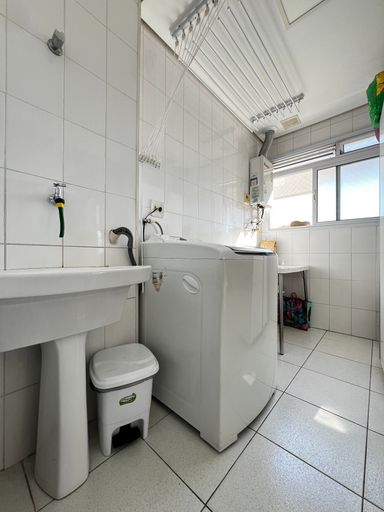 Área de serviço do apartamento à venda na Vila Gumercindo, em São Paulo