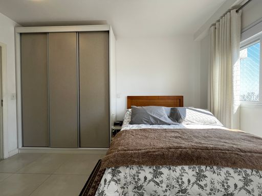 Suíte 2 do apartamento à venda na Vila Gumercindo, em São Paulo