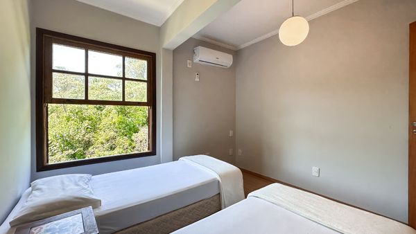 Dormitório da casa à venda no Condomínio Colinas do Mosteiro de Itaici, em Indaiatuba