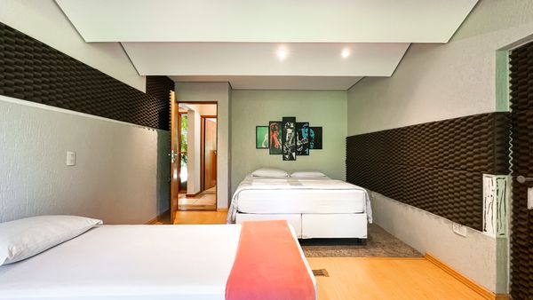 Suíte da casa à venda no Condomínio Colinas do Mosteiro de Itaici, em Indaiatuba