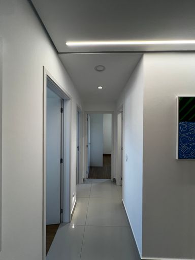 Corredor interno do apartamento à venda no Ilha do Mediterrâneo, em Itu-SP