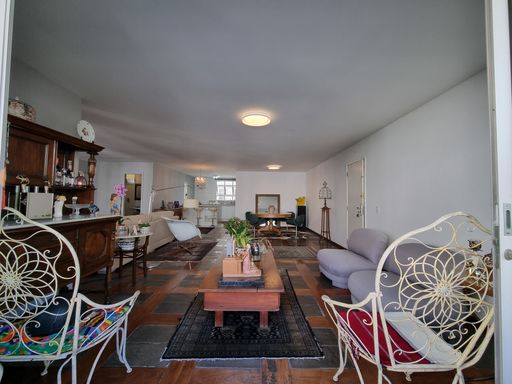 Sala do Apartamento à Venda no Edifício Renata, no Jardim Paulista, em São Paulo/SP
