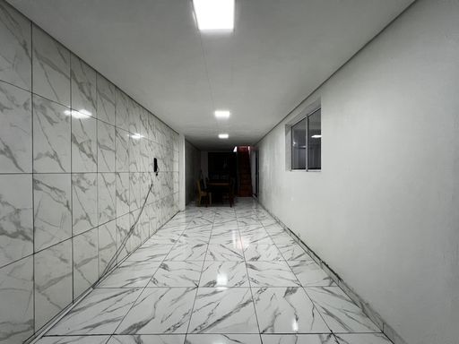 Corredor lateral da Casa à venda no Residencial São Gabriel, em Salto-SP