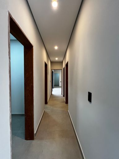 Corredor interno casa à venda no Residencial Parque Imperial, em Salto/SP