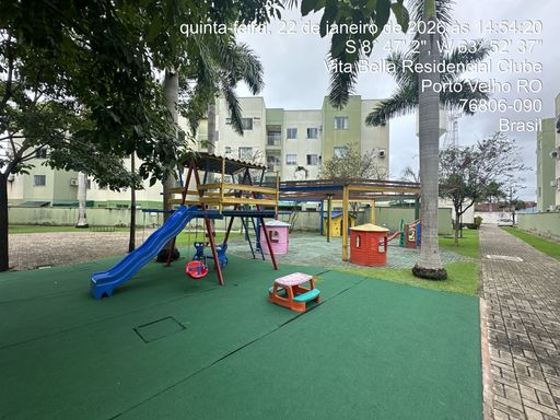 Playground infantil do Condomínio Vita Bella Porto Velho RO, com brinquedos coloridos, piso emborrachado e área segura para crianças.