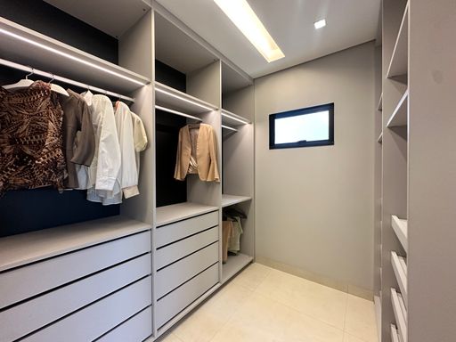 CLOSET DA SUÍTE MASTER