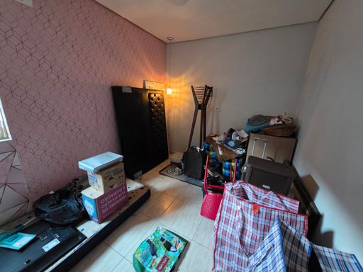 Quarto da residência com boa área interna, parte da casa de 3 quartos no Condomínio Vilas do Porto.