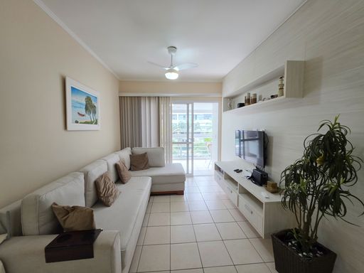 Sala de estar com painel

Visão da sala de estar destacando sofá bege e painel de TV branco.

A sala de estar exibe um layout linear com um sofá de tecido bege posicionado frontalmente a um rack planejado branco com gaveteiros. Prateleiras superiores abrigam objetos decorativos, mantendo a organização do espaço. Uma planta ornamental em vaso escuro traz um toque de frescor ao canto da sala, harmonizando com a luz natural que entra pela porta de correr da varanda ao fundo. A estética é limpa e moderna, utilizando materiais como MDF e cerâmica para criar um ambiente prático e visualmente equilibrado.
