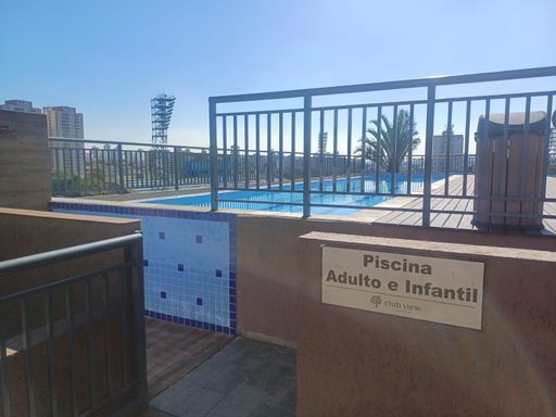 piscina com deck adulto e infantil