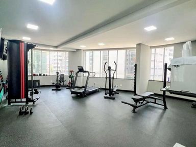 academia ultra moderna, equipada e arejada