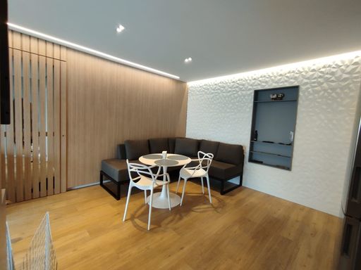 sala ampla 2 ambientes em total requinte com teto rebaixado e sistema de iluminação diferenciada