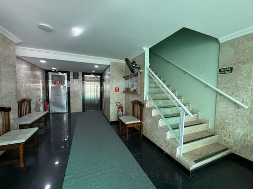 hall de entrada com elevador