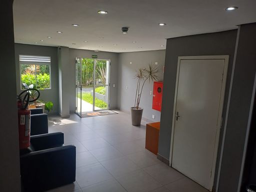 hall de entrada bem arborizxado