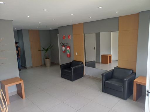 hall de entrada com acesso aos 2 elevadores