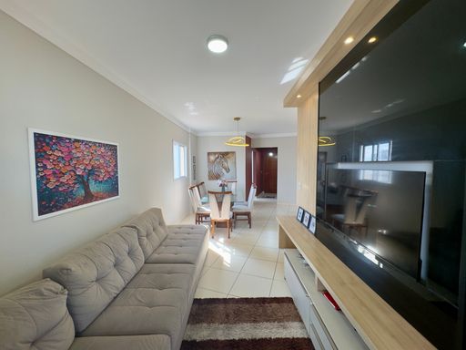 sala ampla 2 ambientes
bem iluminada
ventilação natural